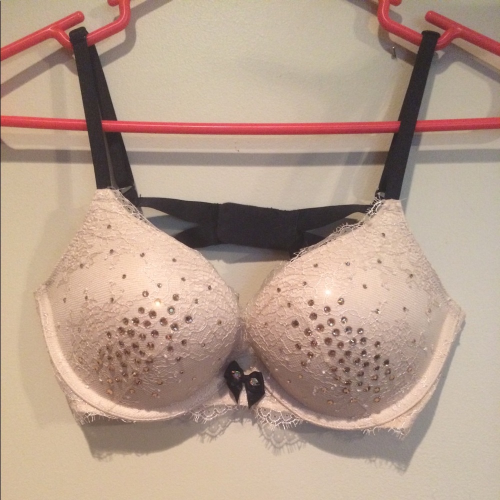 BNWOT Victoria’s Secret bra 34c